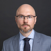 Роман Мезенцев