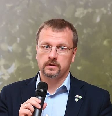 Андрей Карлов